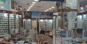 Fahri Kuz Akmerkez mağazasını kapatıyor
