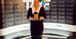 Özlem Arslan Kart bir ödülün daha sahibi oldu